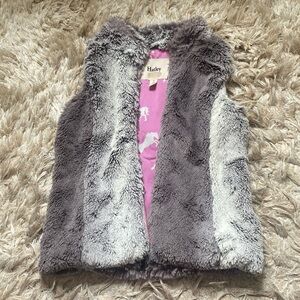 Adorable faux fur vest size 4 grey